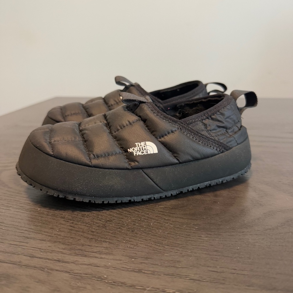 The North Face Kids Black Quilted Slip-On Slippers